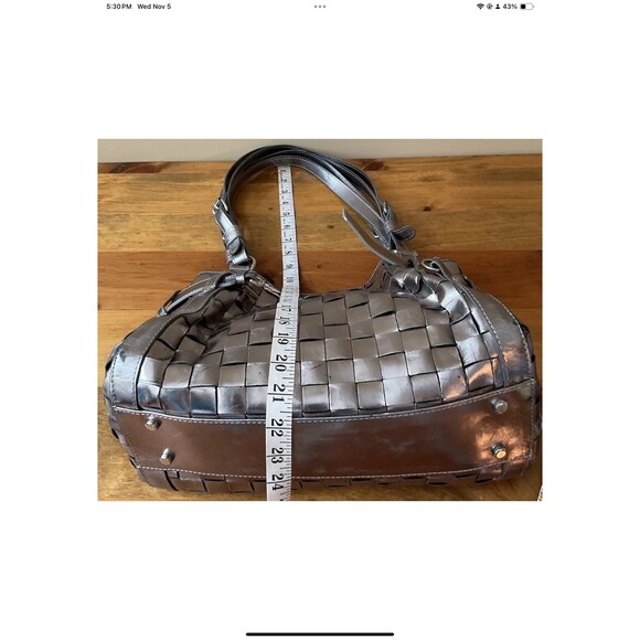 Calonge Woven Silver Metallic Leather Shoulder Bag with Dust Bag - Picture 12 of 12